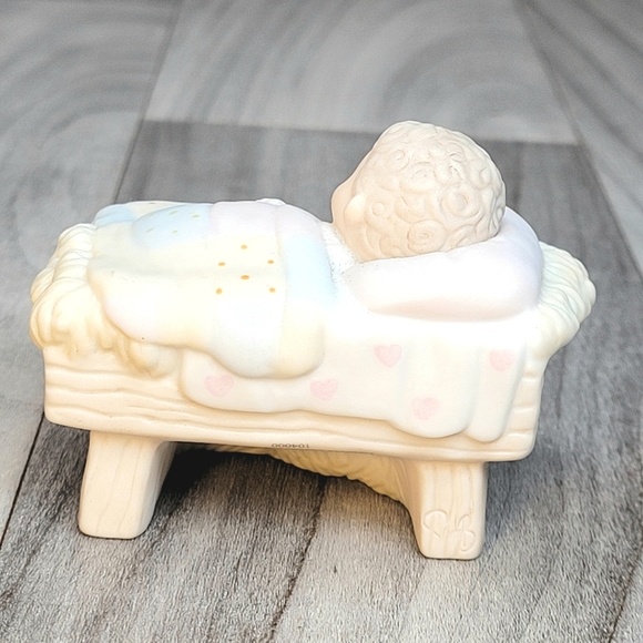 PRECIOUS MOMENTS Nativity Baby Jesus Figurine Come Let Us Adore Him 1986 Loose - Picture 3 of 10